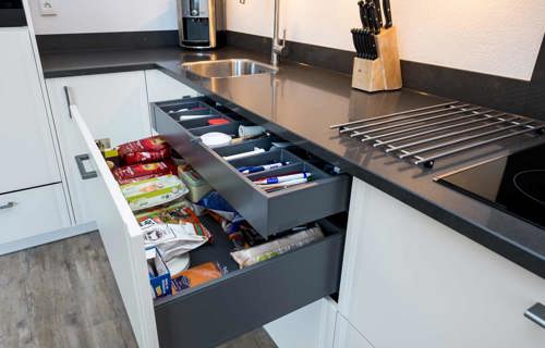 Tijdloze keuken met brede lades